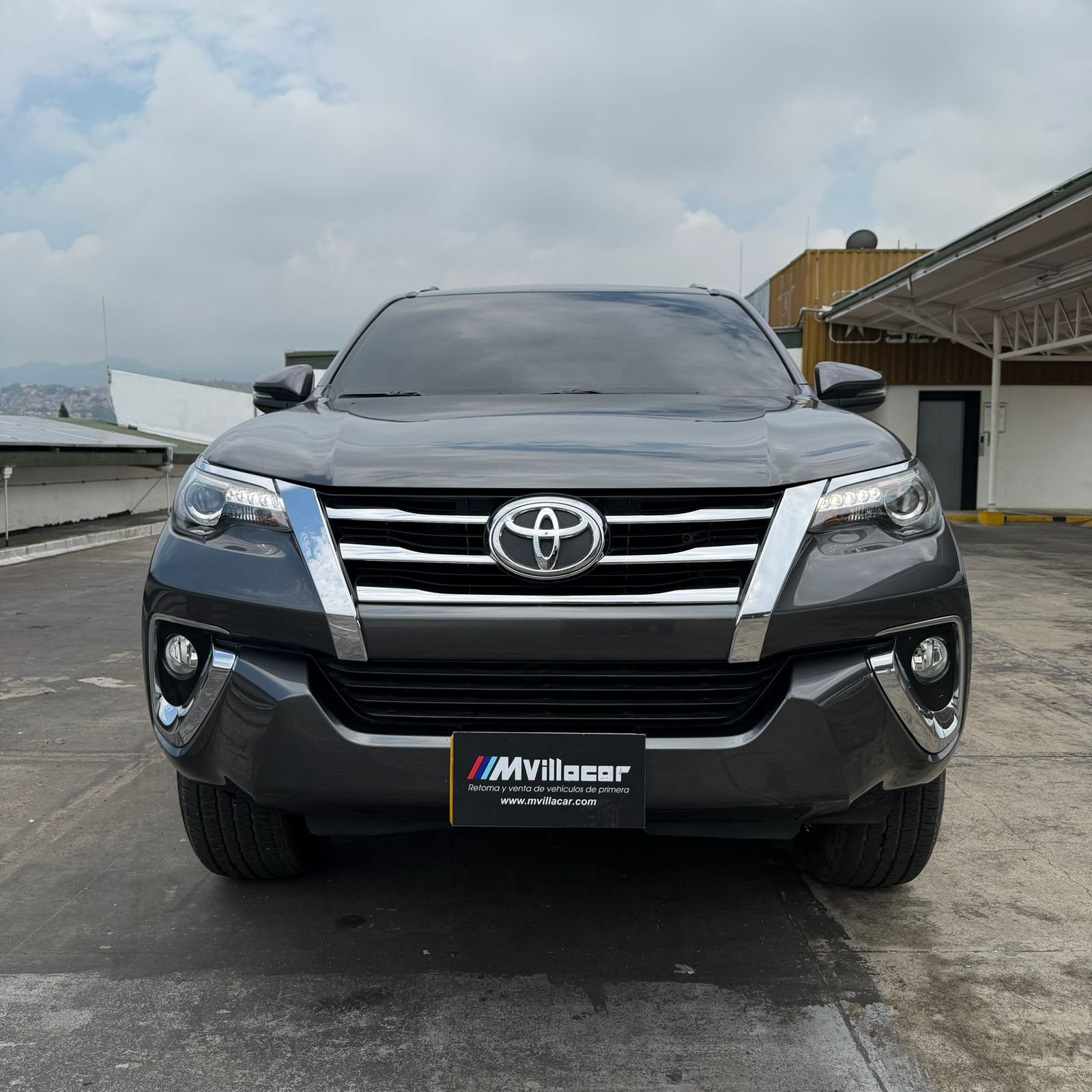 TOYOTA>Fortuner SRV 2020 Automática - Imagen 3