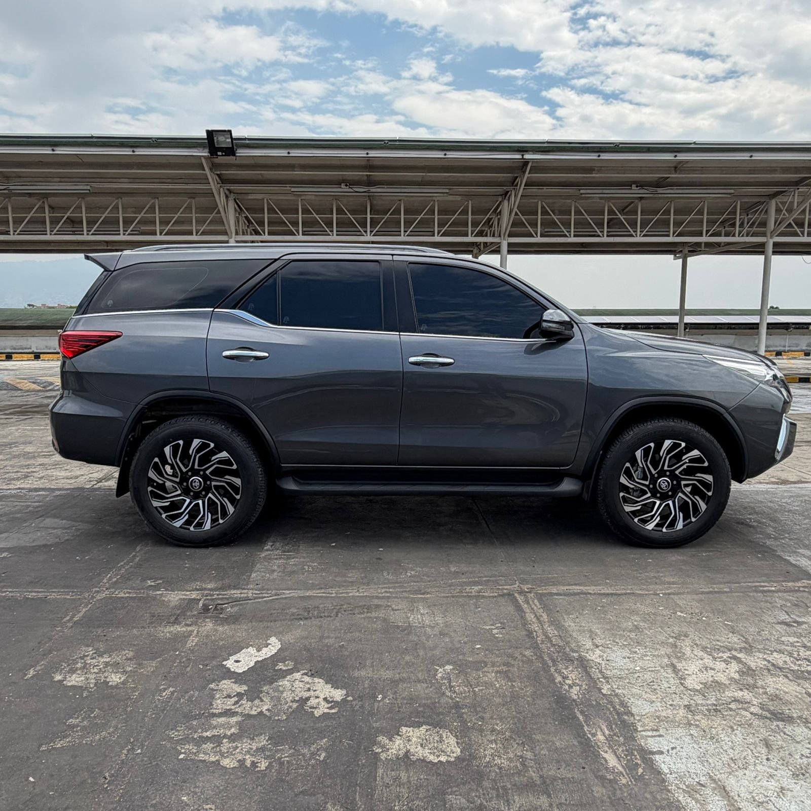 TOYOTA>Fortuner SRV 2020 Automática - Imagen 9