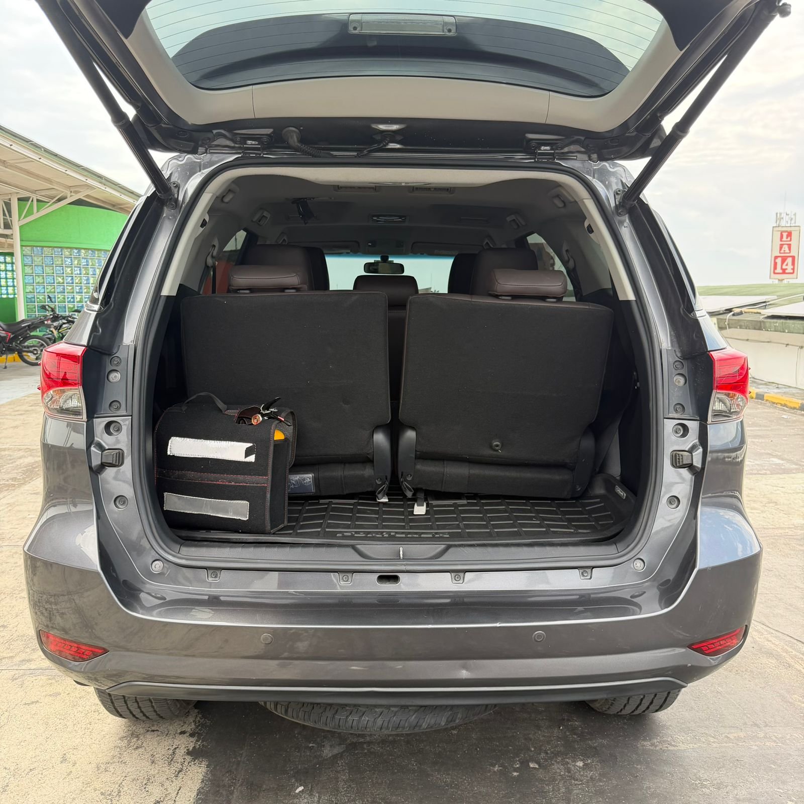 TOYOTA>Fortuner SRV 2020 Automática - Imagen 18